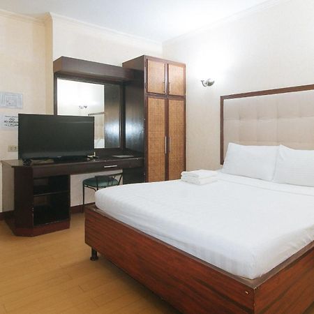 Bliss Hotel Dau Mabalacat Екстер'єр фото