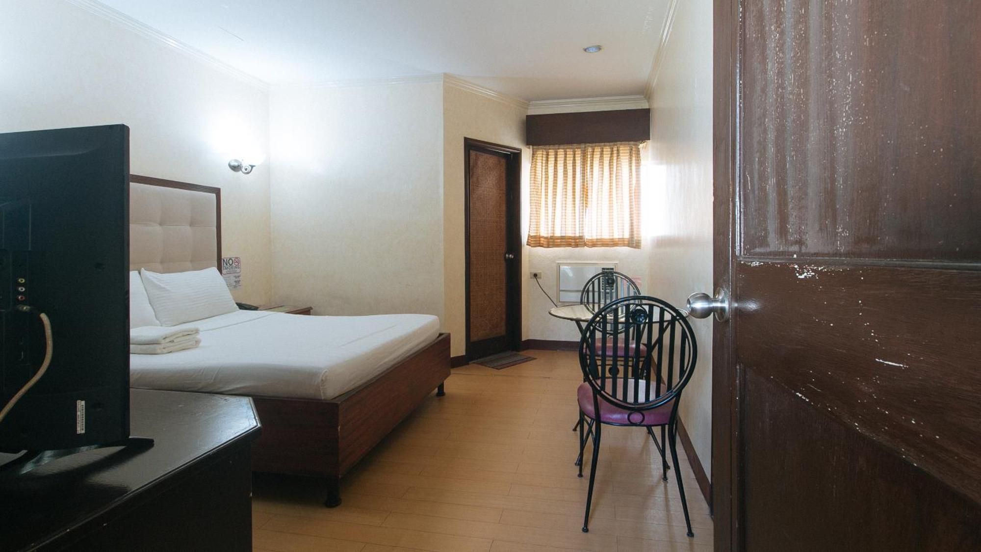 Bliss Hotel Dau Mabalacat Екстер'єр фото