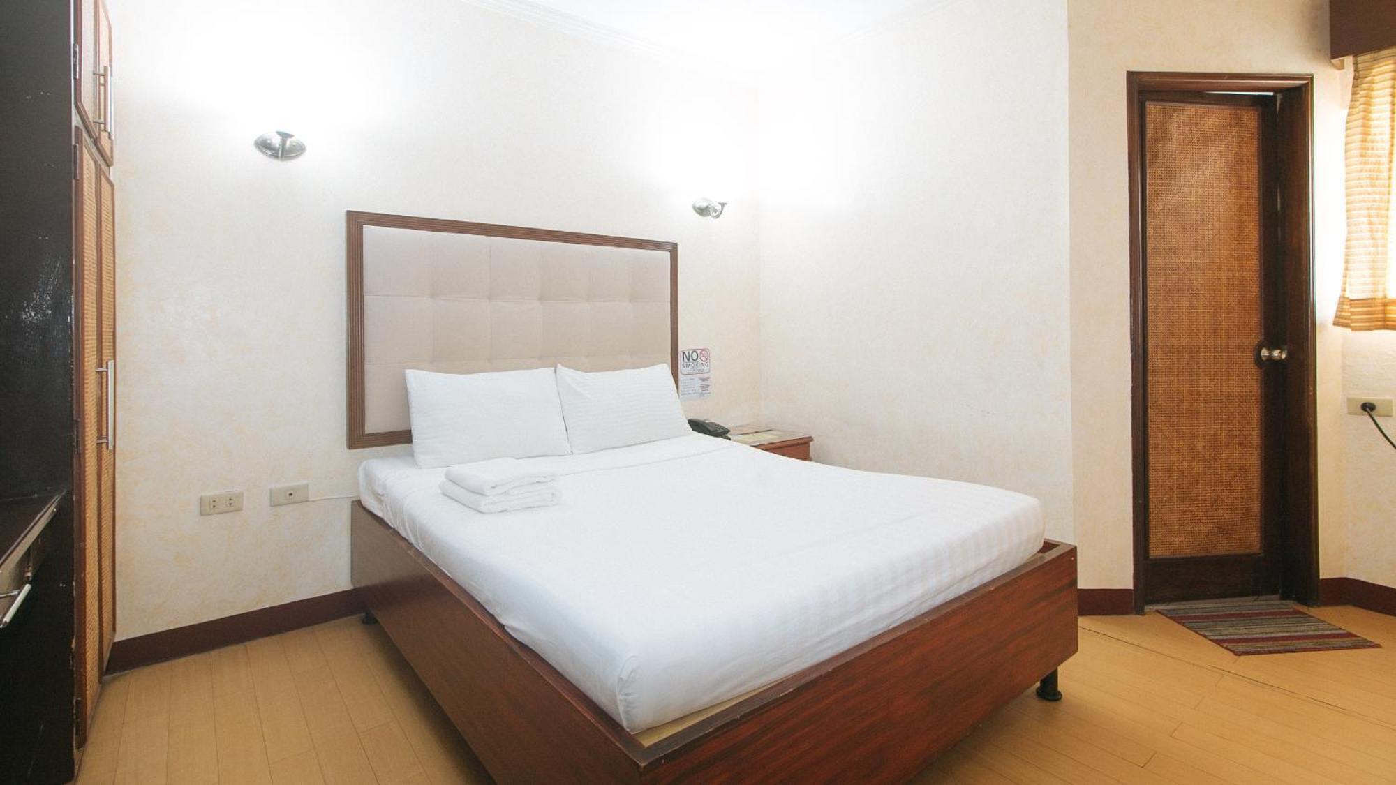 Bliss Hotel Dau Mabalacat Екстер'єр фото