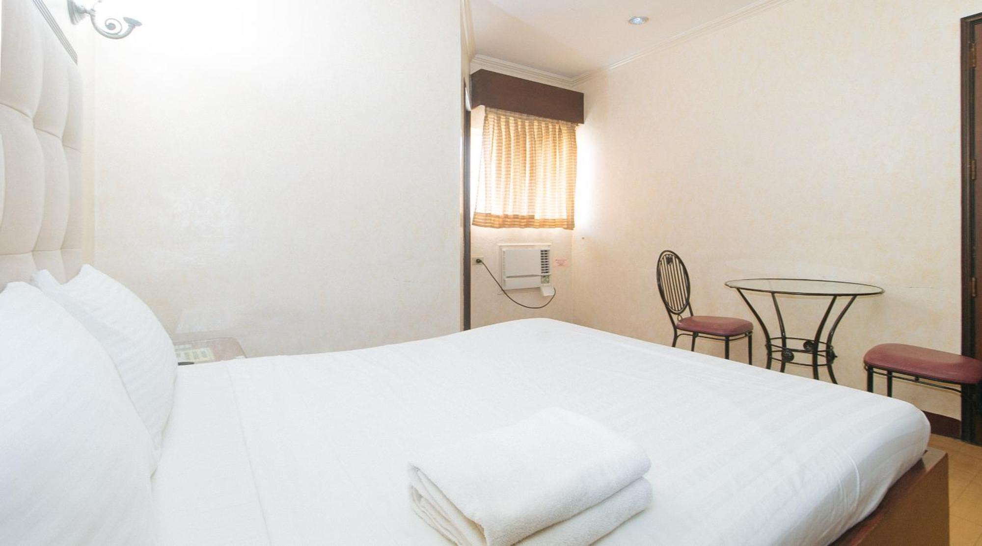 Bliss Hotel Dau Mabalacat Екстер'єр фото