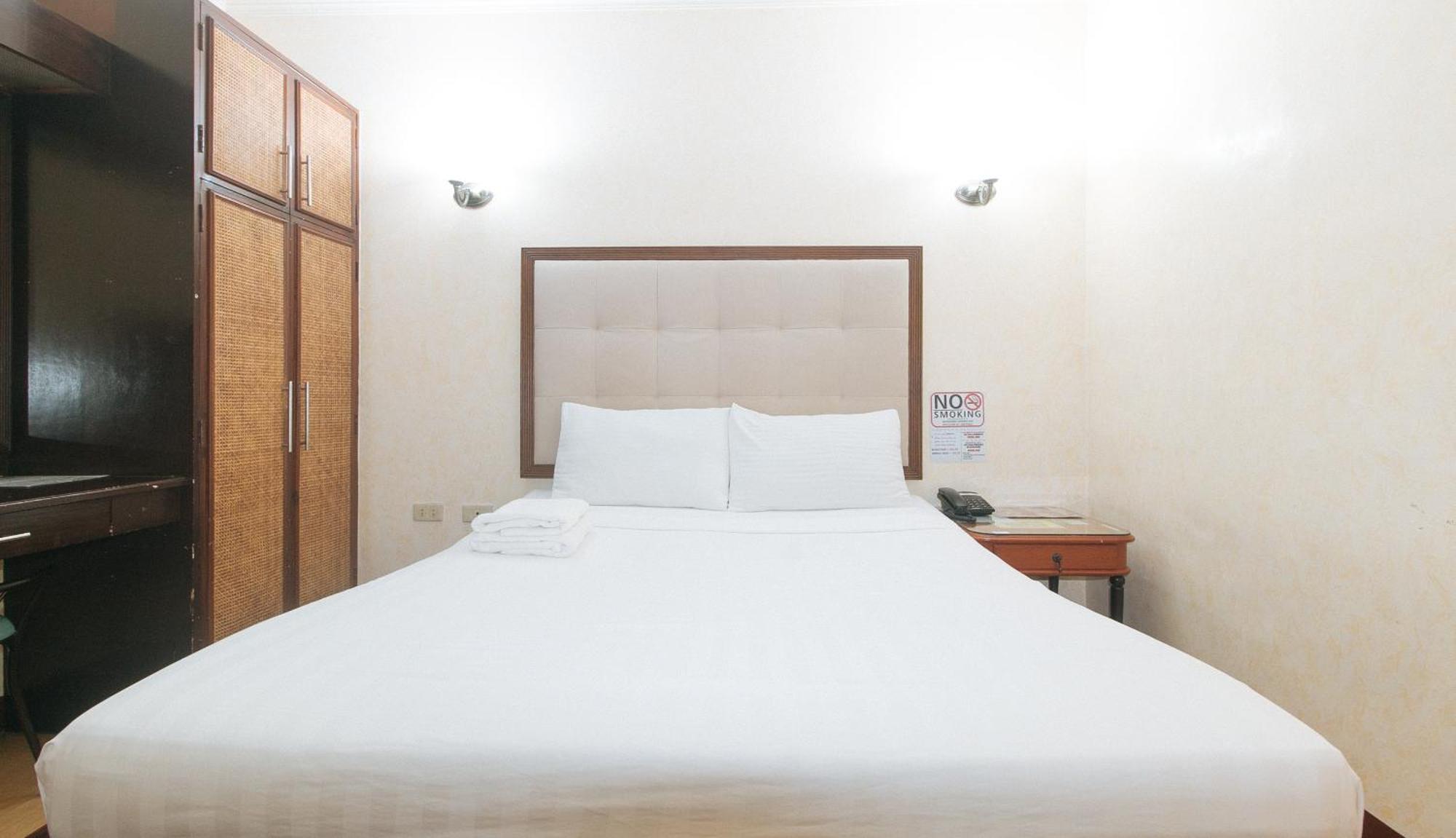 Bliss Hotel Dau Mabalacat Екстер'єр фото