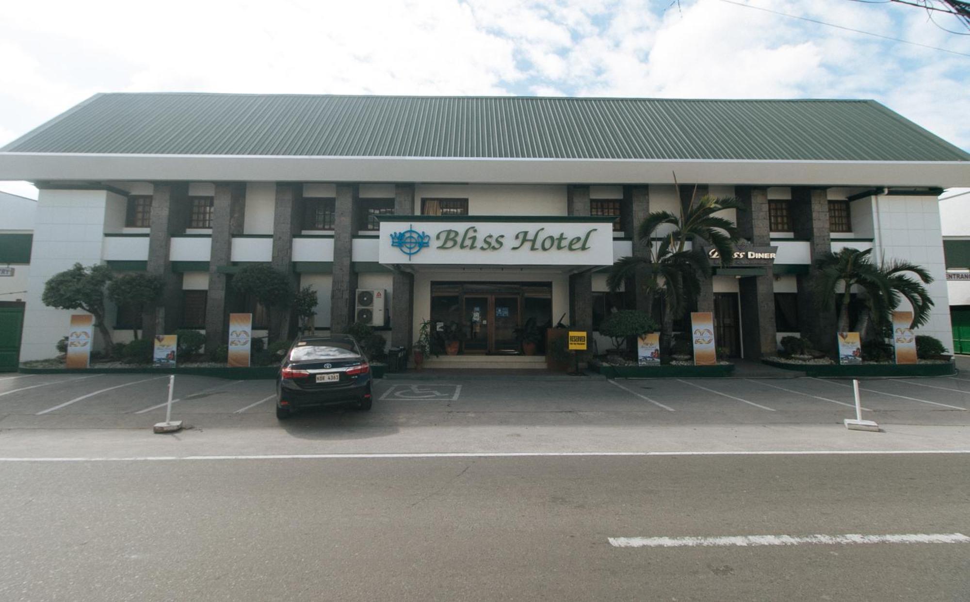 Bliss Hotel Dau Mabalacat Екстер'єр фото