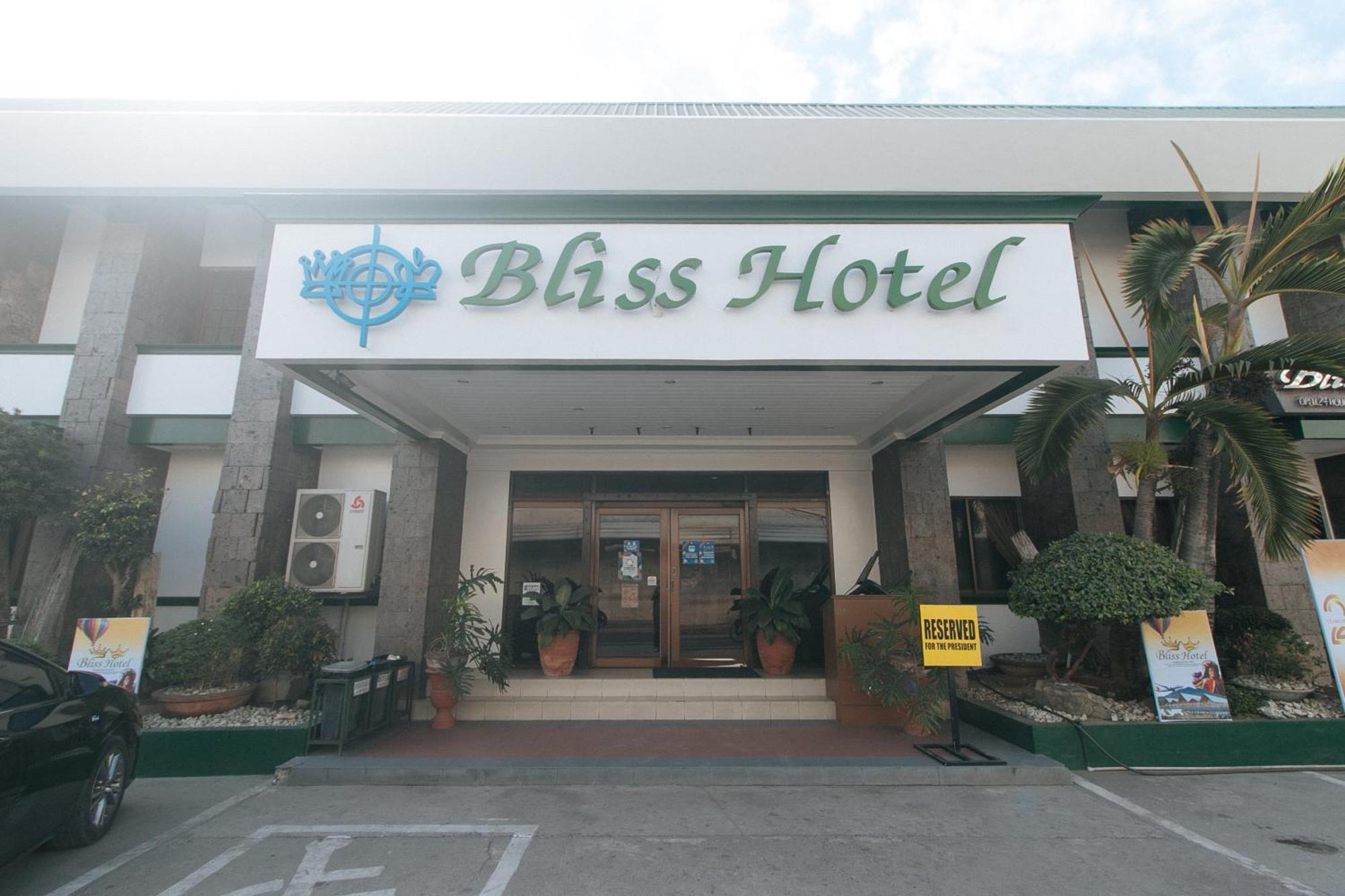 Bliss Hotel Dau Mabalacat Екстер'єр фото