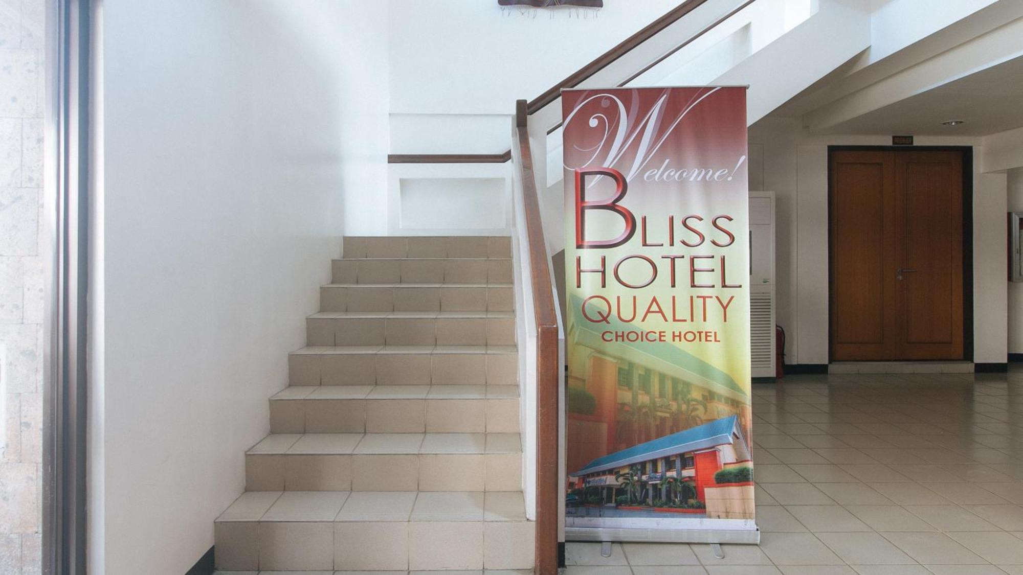 Bliss Hotel Dau Mabalacat Екстер'єр фото