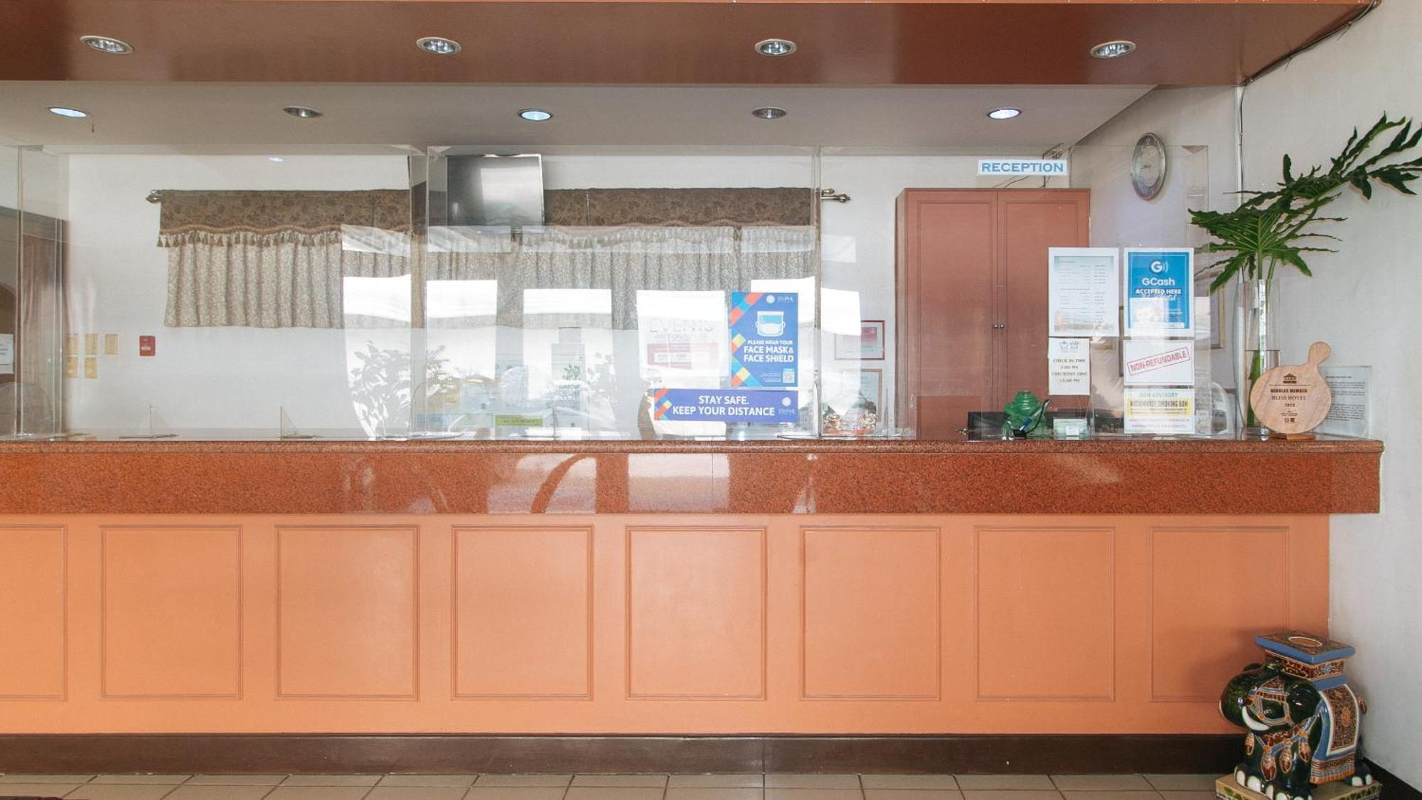 Bliss Hotel Dau Mabalacat Екстер'єр фото