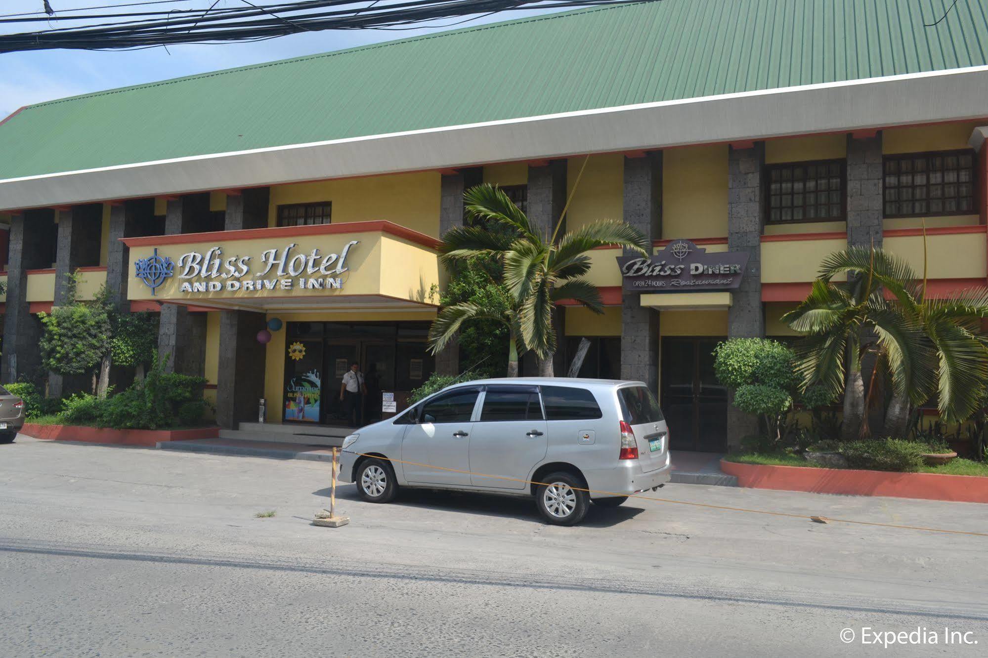 Bliss Hotel Dau Mabalacat Екстер'єр фото