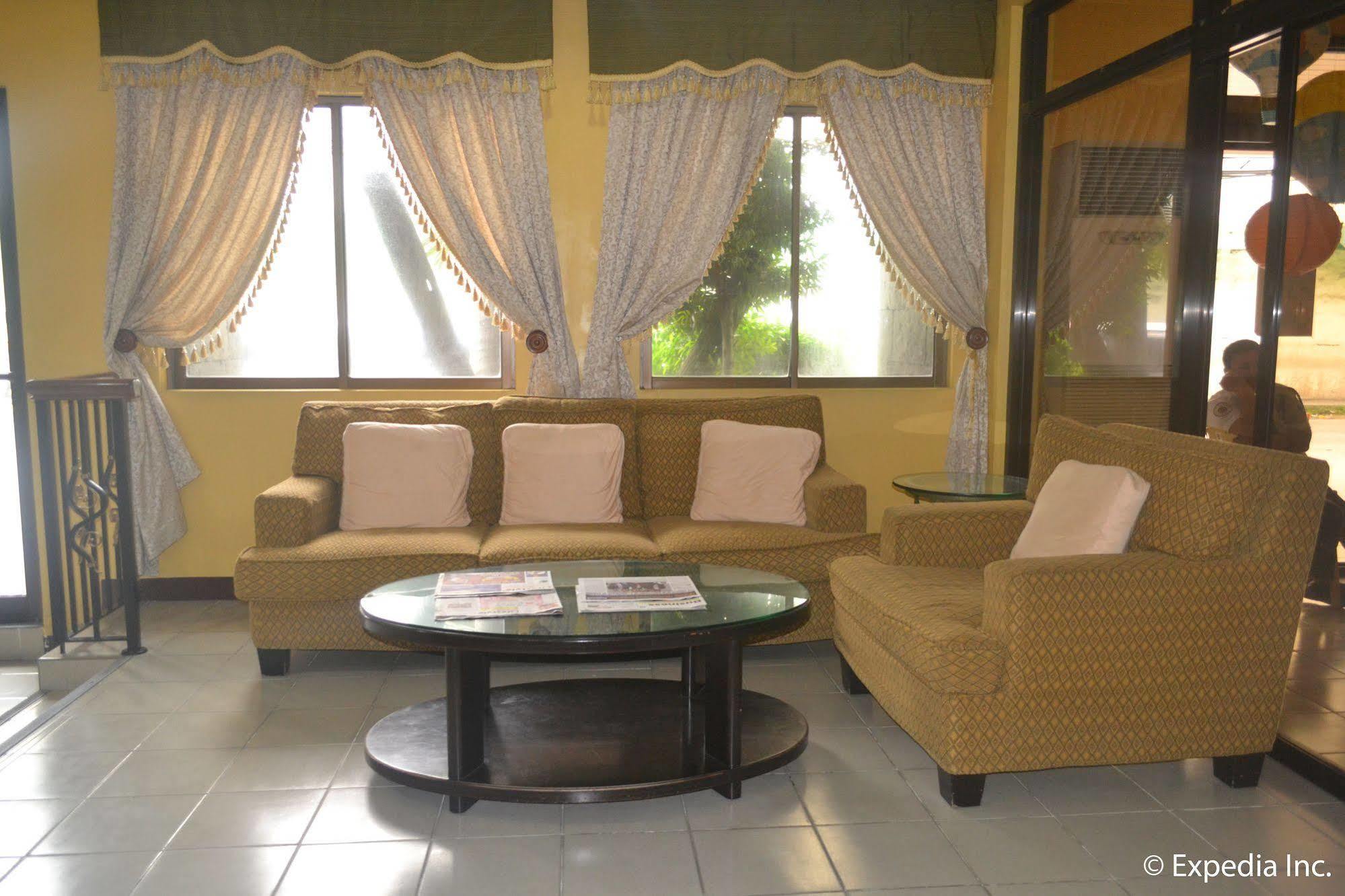 Bliss Hotel Dau Mabalacat Екстер'єр фото