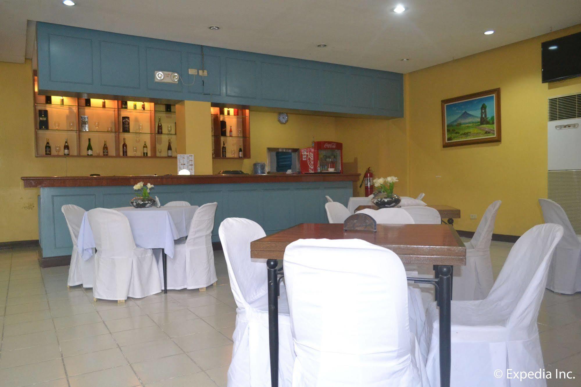 Bliss Hotel Dau Mabalacat Екстер'єр фото