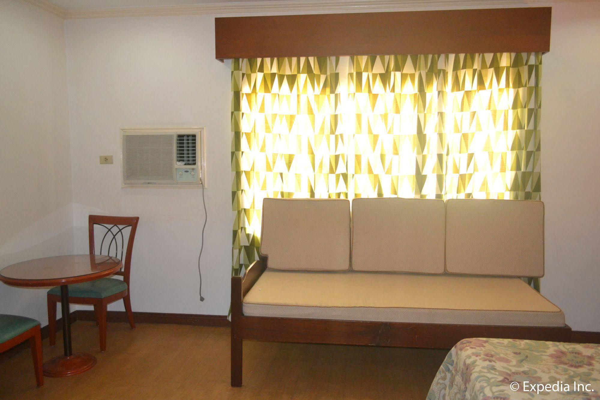 Bliss Hotel Dau Mabalacat Екстер'єр фото