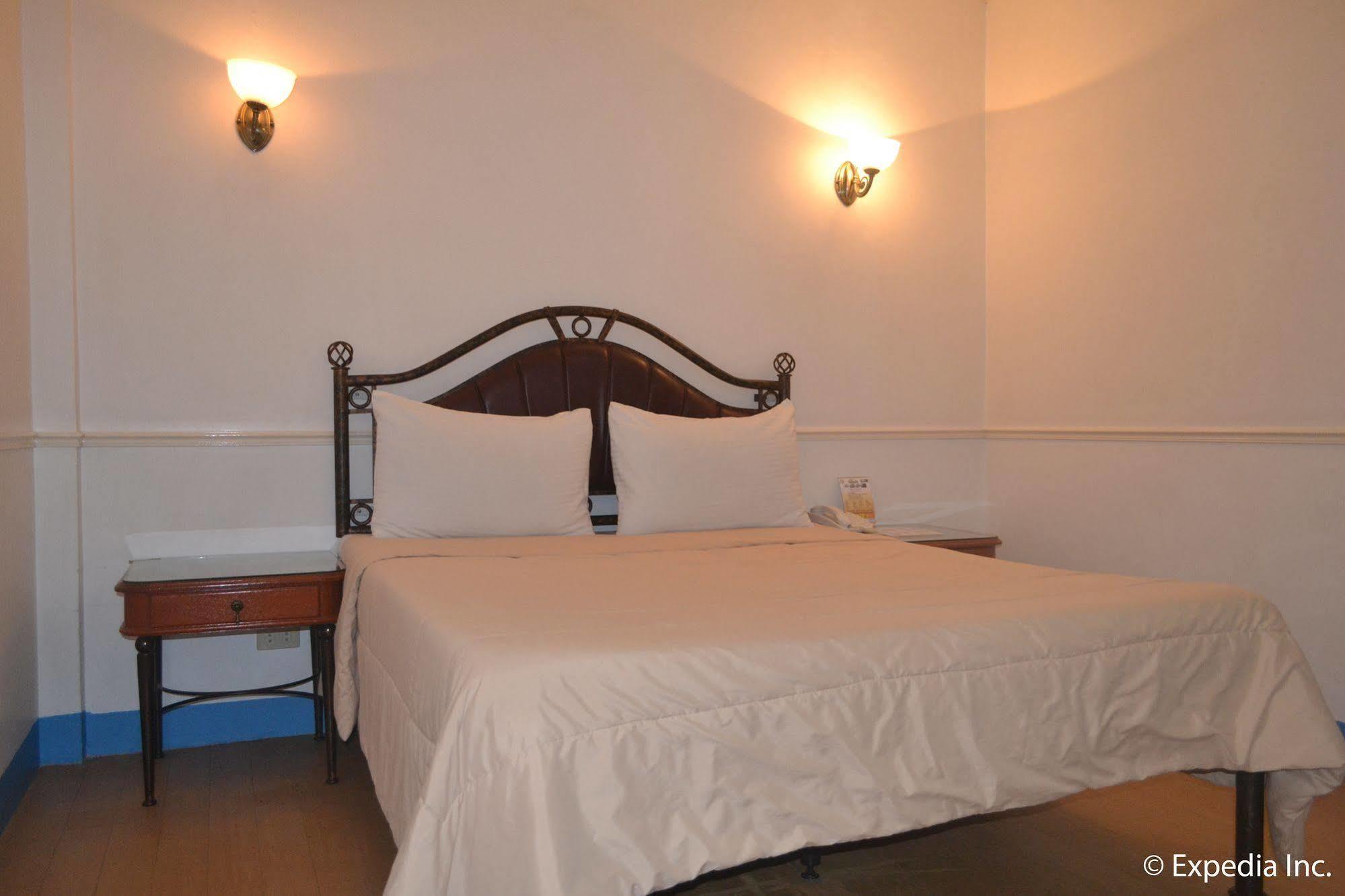 Bliss Hotel Dau Mabalacat Екстер'єр фото