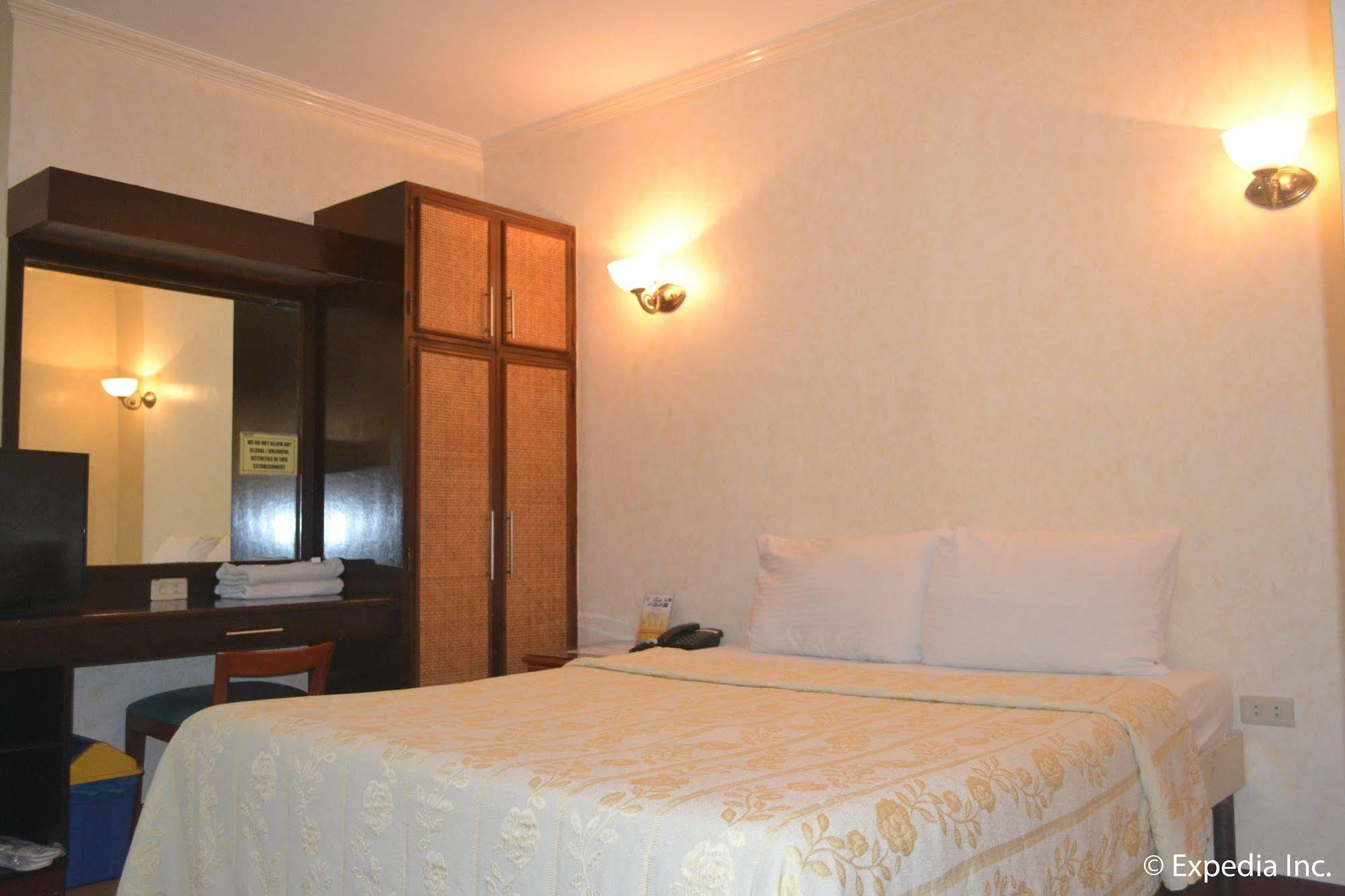 Bliss Hotel Dau Mabalacat Екстер'єр фото