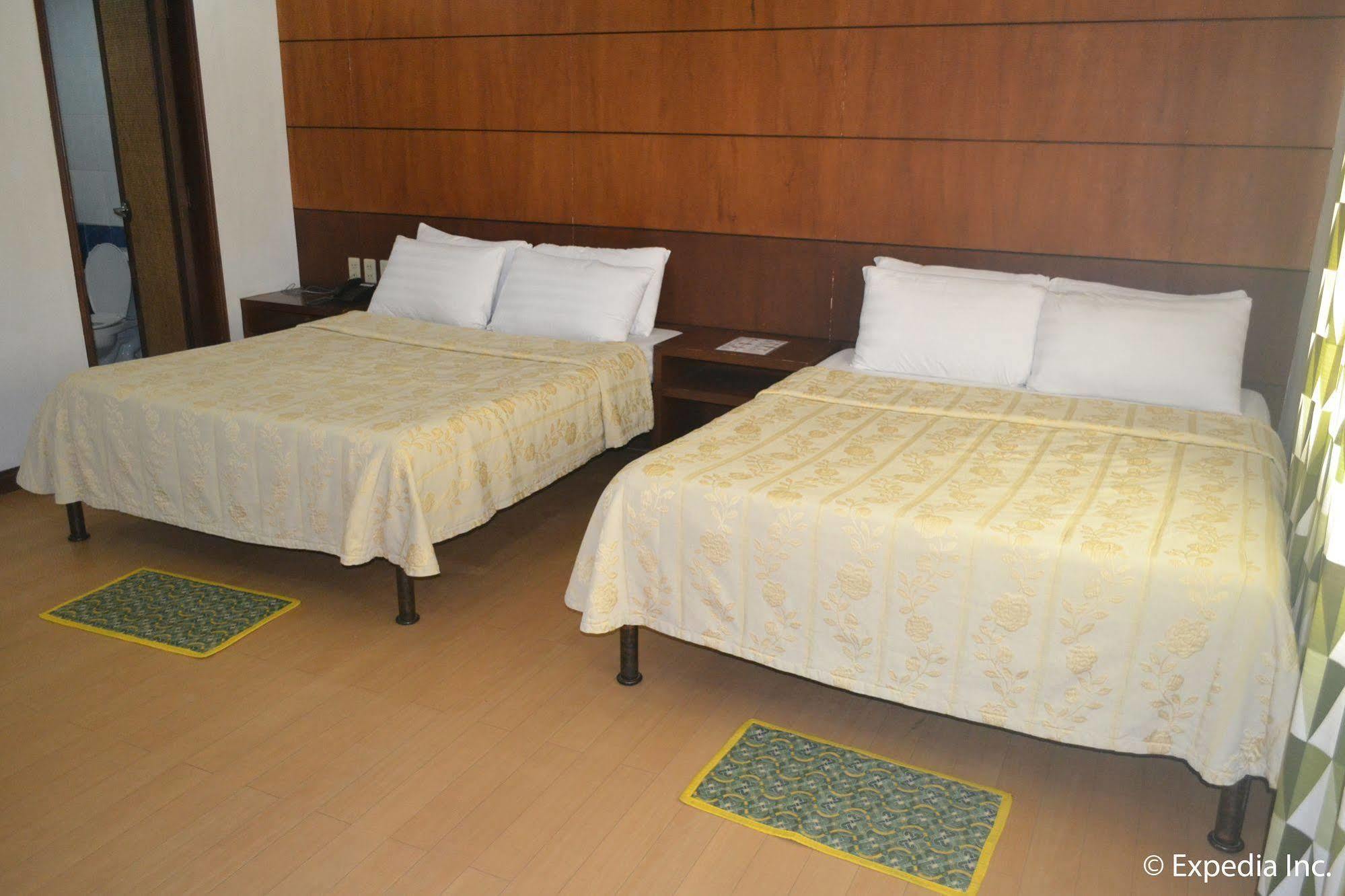 Bliss Hotel Dau Mabalacat Екстер'єр фото