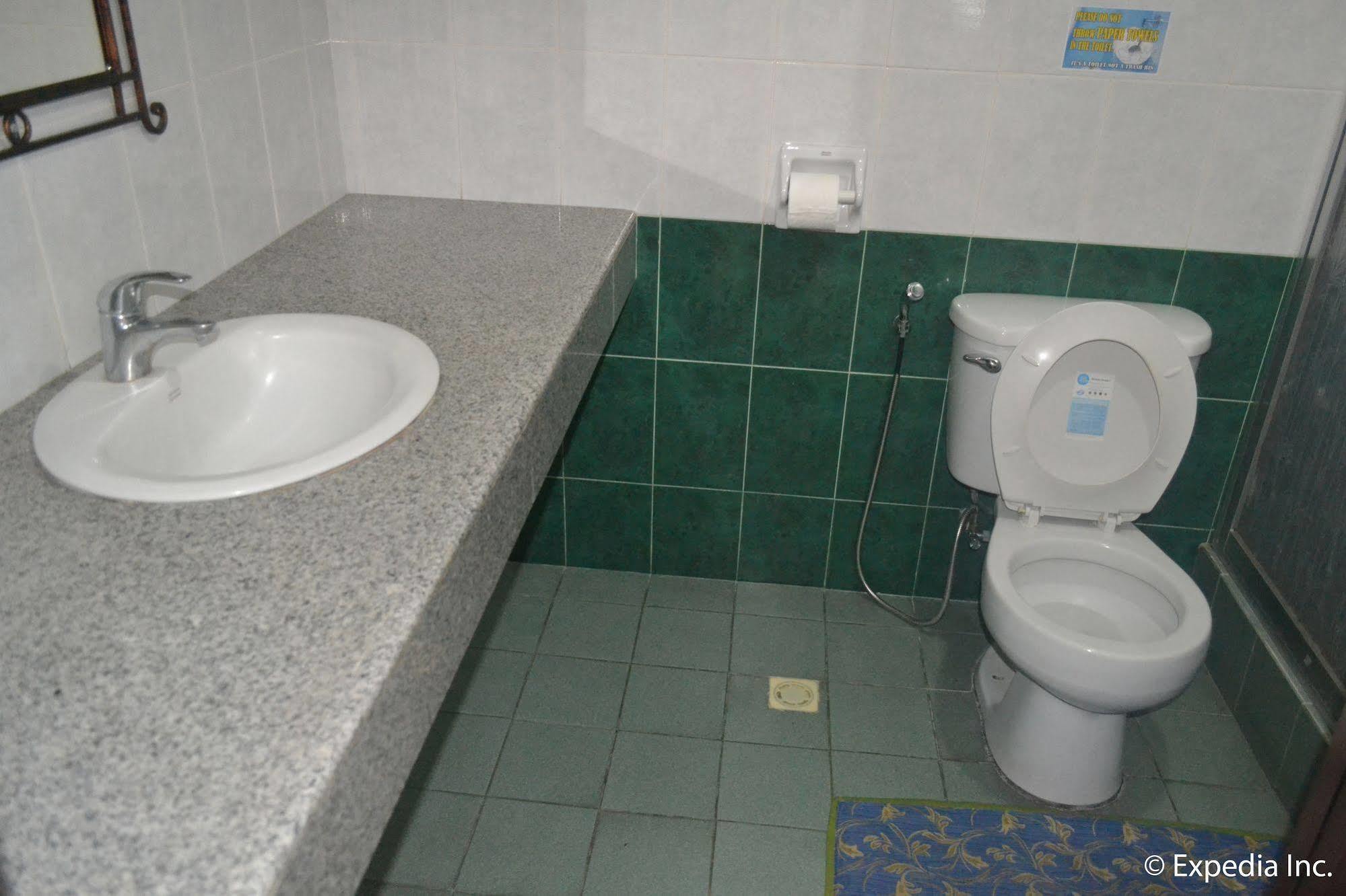 Bliss Hotel Dau Mabalacat Екстер'єр фото