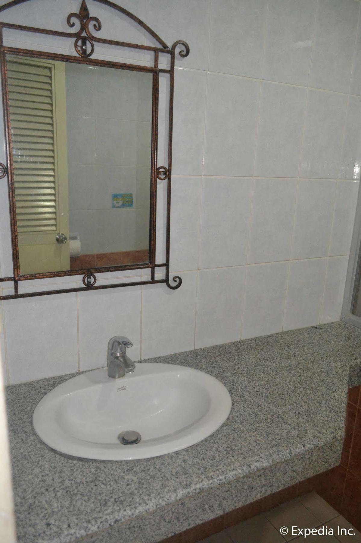 Bliss Hotel Dau Mabalacat Екстер'єр фото
