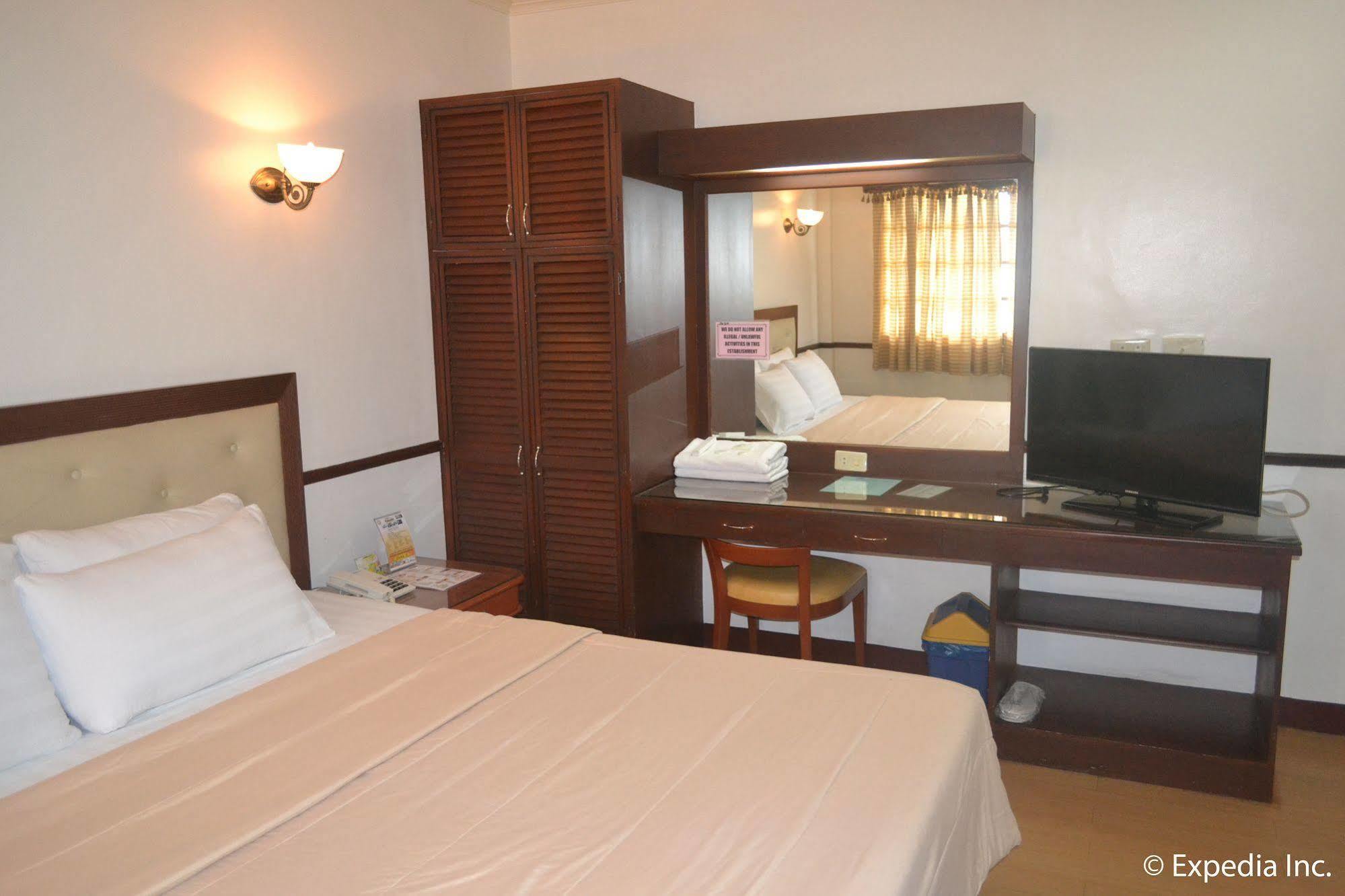 Bliss Hotel Dau Mabalacat Екстер'єр фото