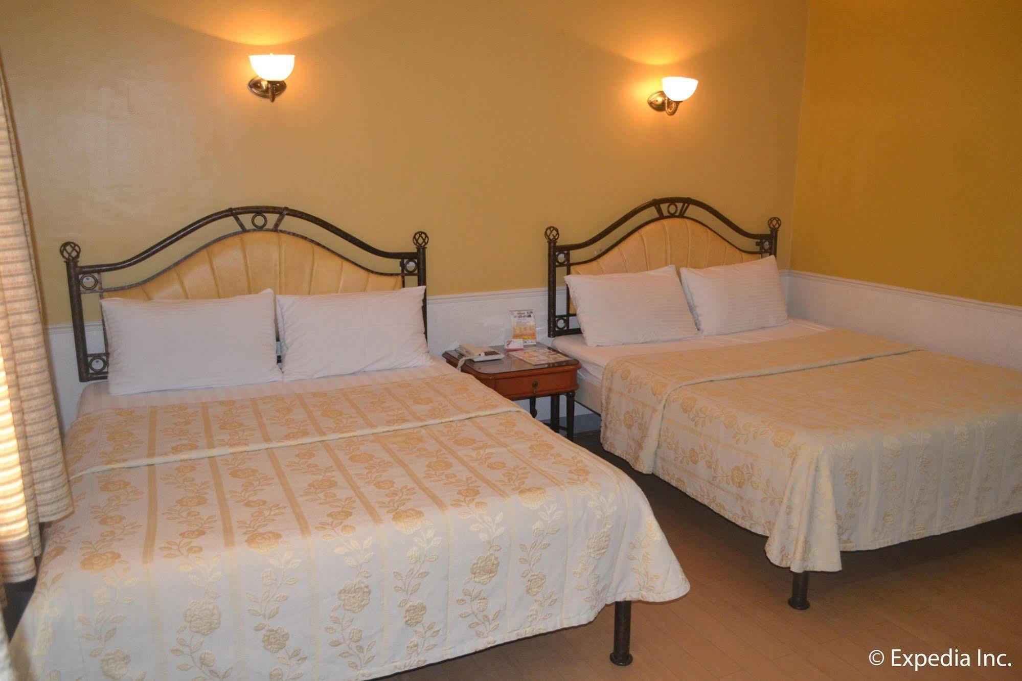 Bliss Hotel Dau Mabalacat Екстер'єр фото