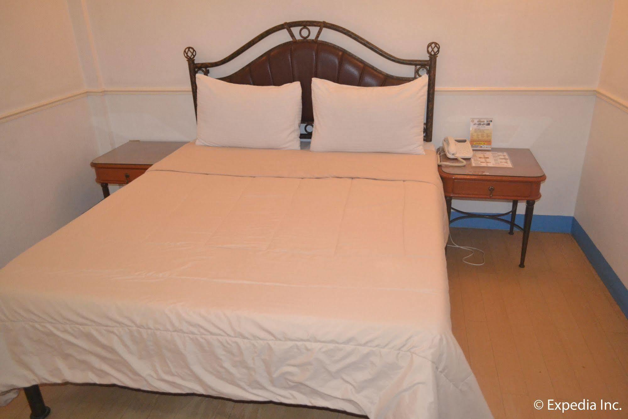 Bliss Hotel Dau Mabalacat Екстер'єр фото